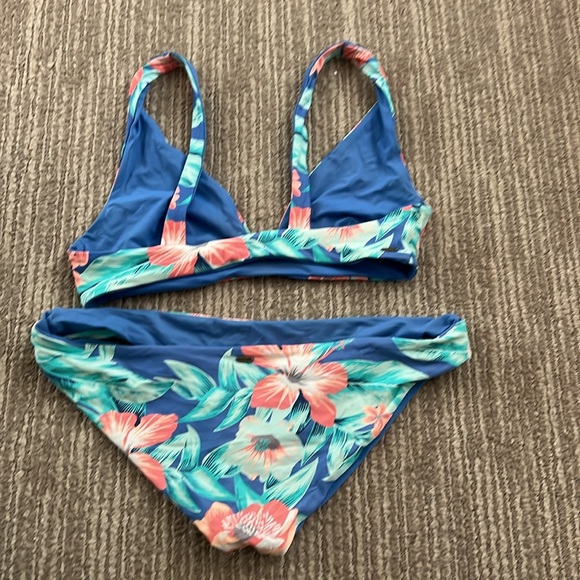 Rip curl size small reversible swim suit!!! - Picture 2 of 6